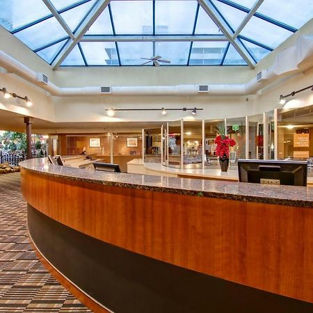 Edmonton Inn And Conference Centre Екстериор снимка