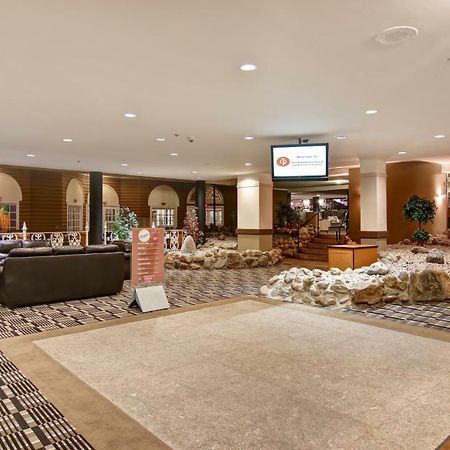 Edmonton Inn And Conference Centre Екстериор снимка