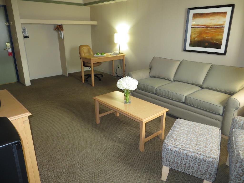 Edmonton Inn And Conference Centre Екстериор снимка