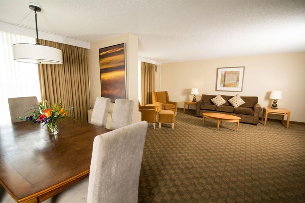 Edmonton Inn And Conference Centre Екстериор снимка