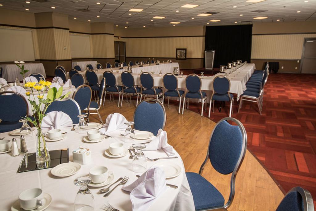 Edmonton Inn And Conference Centre Екстериор снимка