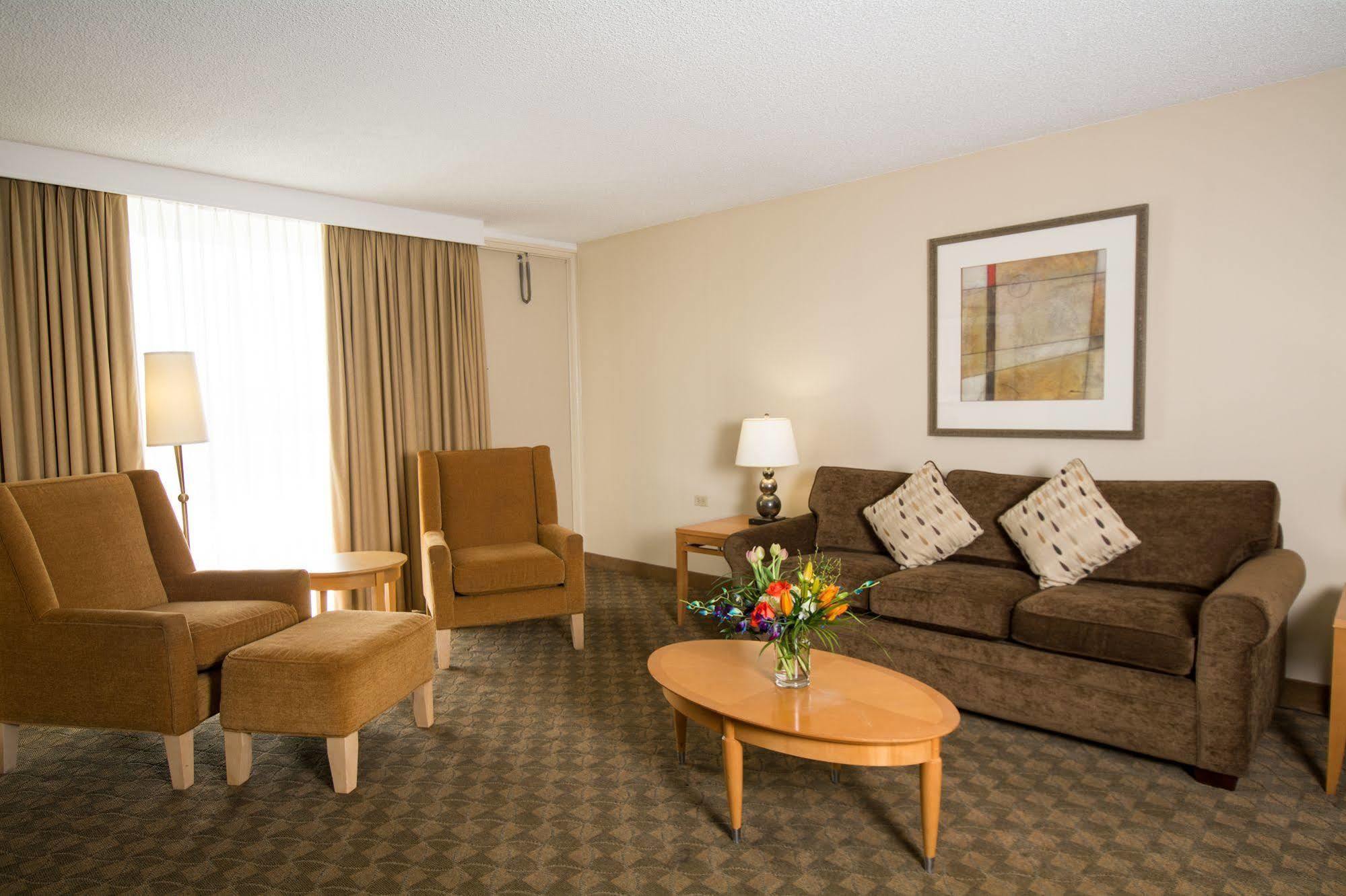Edmonton Inn And Conference Centre Екстериор снимка