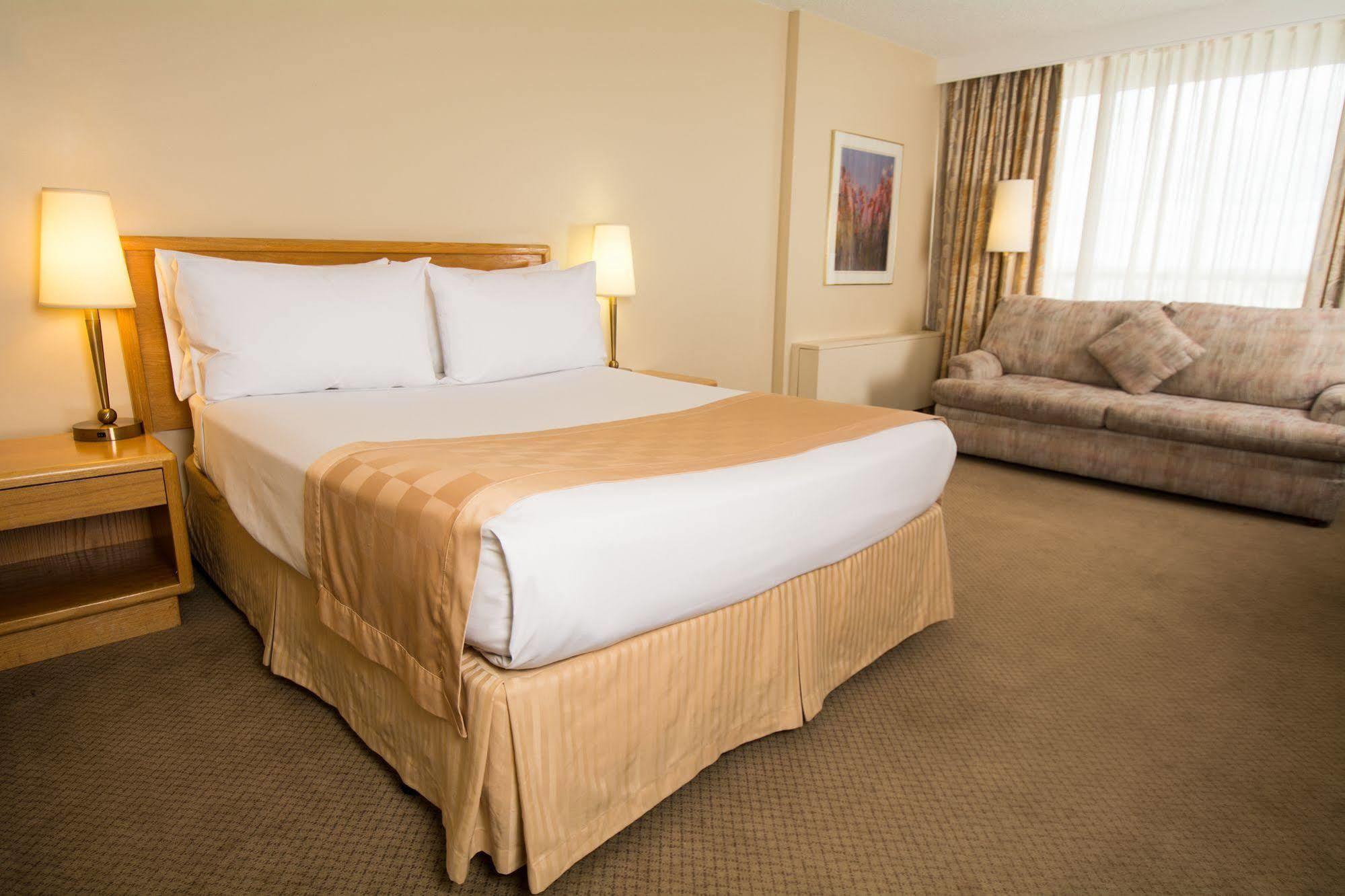 Edmonton Inn And Conference Centre Екстериор снимка