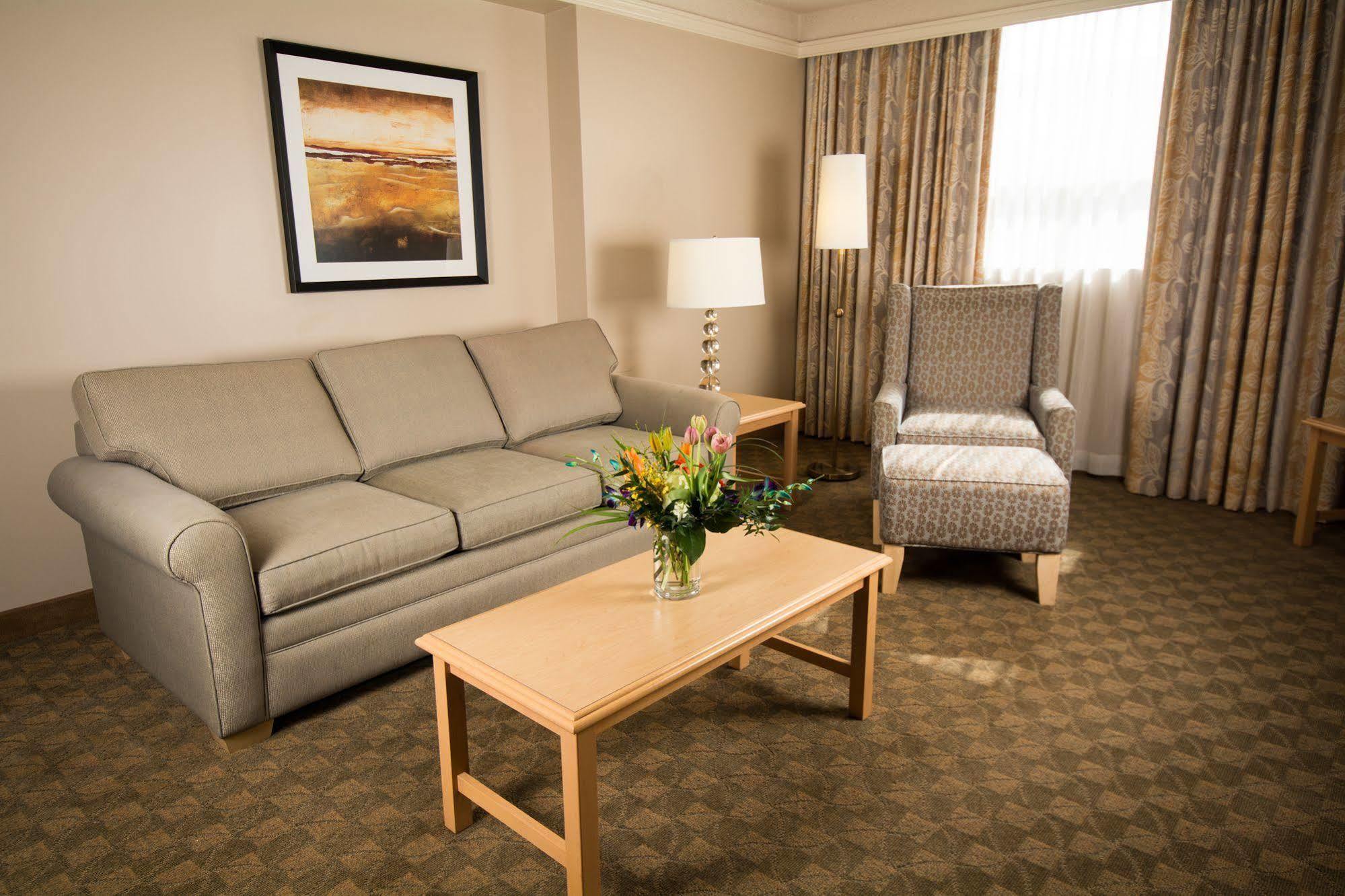 Edmonton Inn And Conference Centre Екстериор снимка