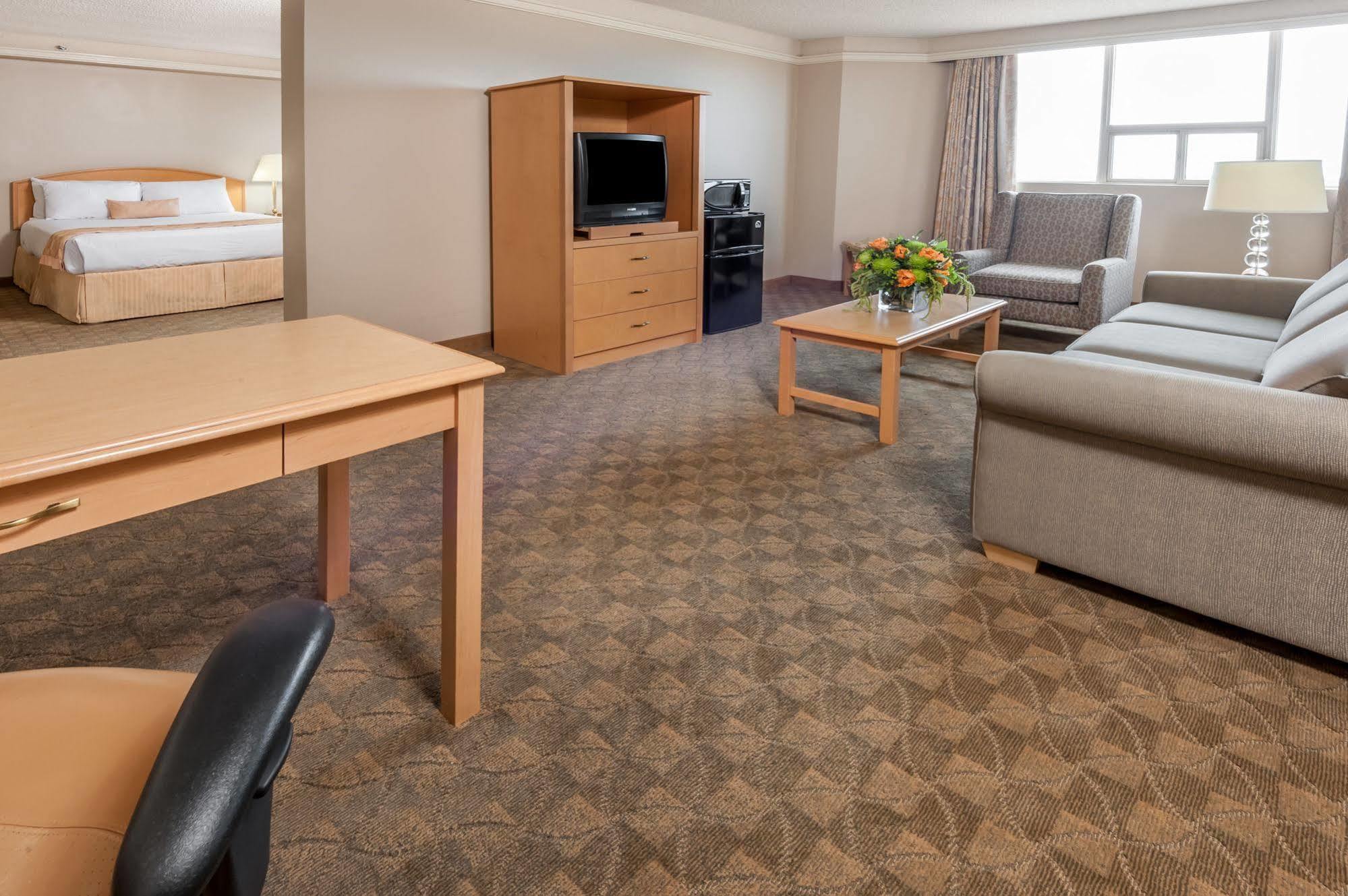 Edmonton Inn And Conference Centre Екстериор снимка