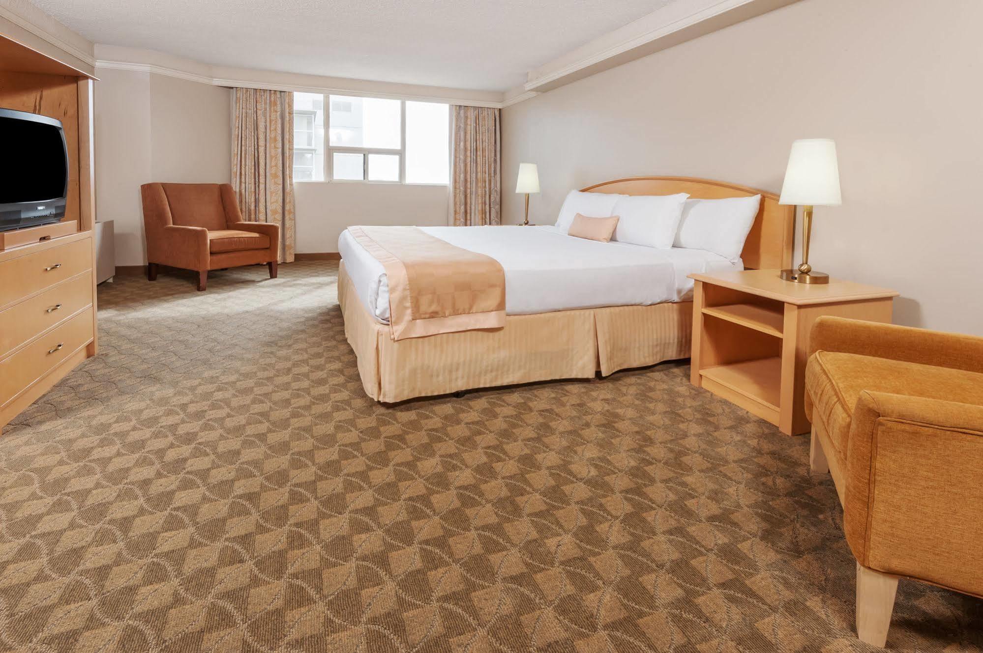 Edmonton Inn And Conference Centre Екстериор снимка