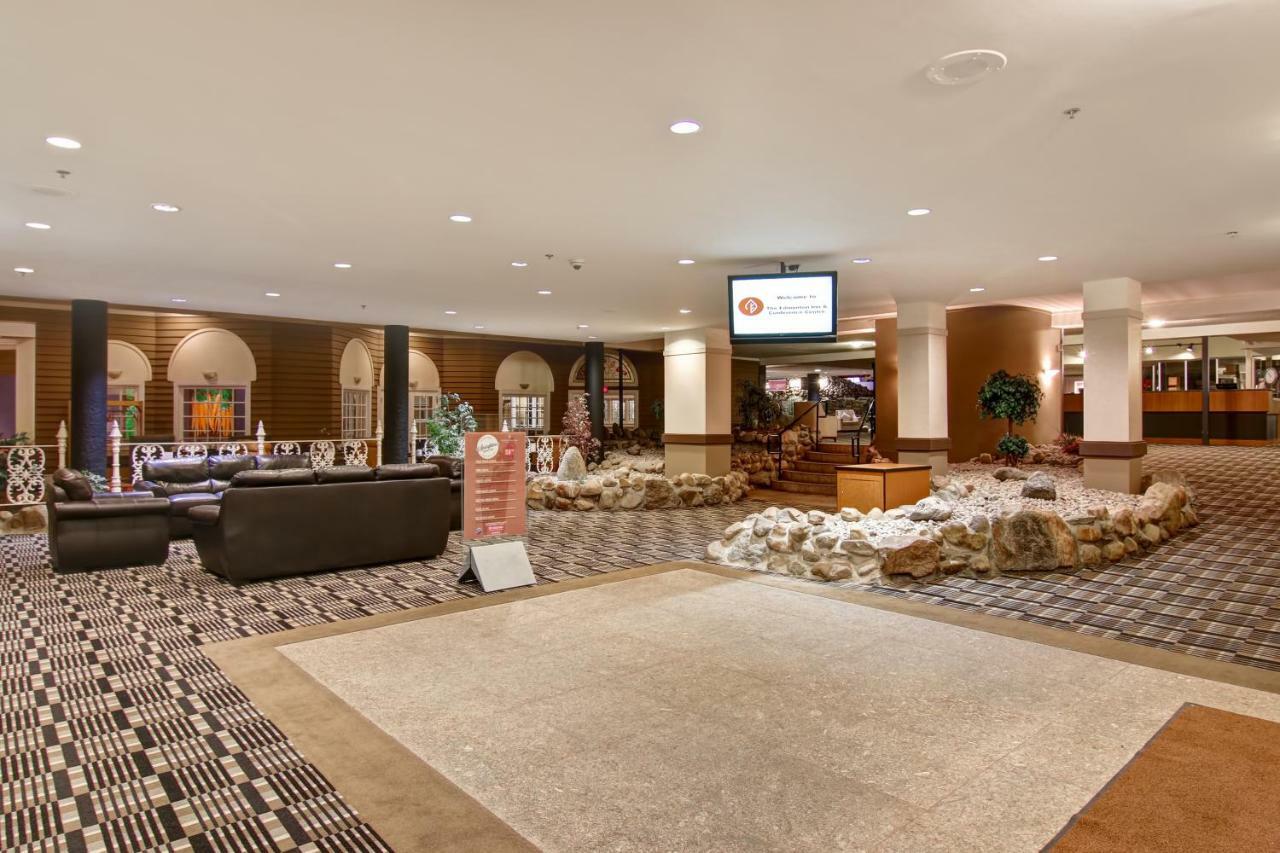 Edmonton Inn And Conference Centre Екстериор снимка